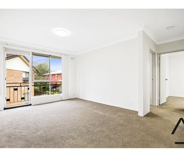 Bright and modern two-bedroom apartment in Concord - Photo 4