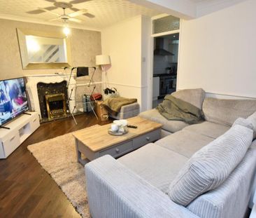 3 bedroom end of terrace house to rent - Photo 1