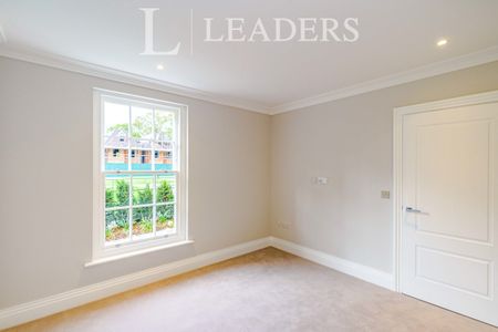 Broadoaks Park, KT14 - Photo 4