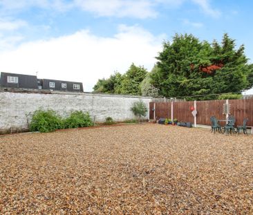 2 bed maisonette to rent in Star Road, Uxbridge, UB10 - Photo 3