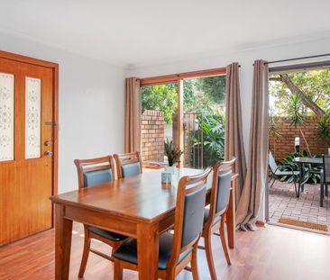 Stylish Townhouse Between City and Sea - Photo 6