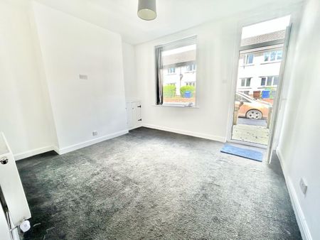 Cleveland Street, Colne - Photo 2