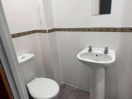 West Wycombe Road, High Wycombe, HP12 - Photo 5