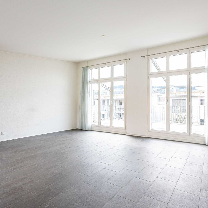 Rent a bright 4.5-room penthouse apartment with terrace in Boll/Vechigen - Photo 1