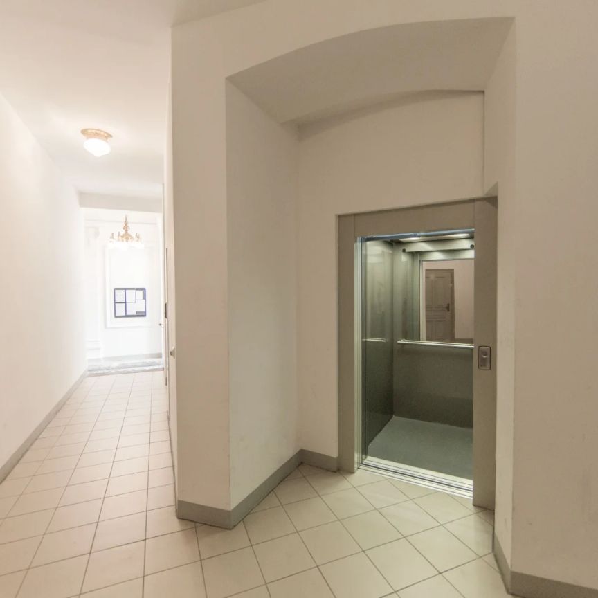 2-Zimmer Dachgeschoss Wohnung mit wunderschönem Ausblick auf die Keplerkirche - Photo 1