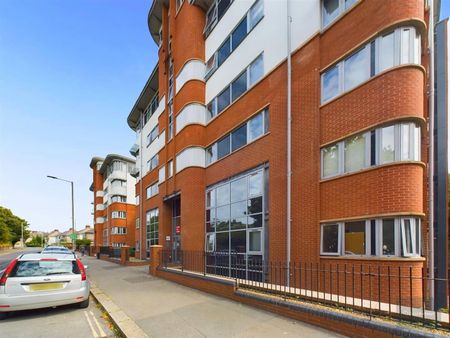 Central Park Towers, 28 Central Park Avenue, Plymouth, Devon, PL4 - Photo 5