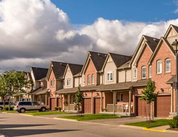 3 Bedroom Townhouse For Rent - Photo 1