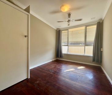 A versatile home with convenient side access - Photo 5