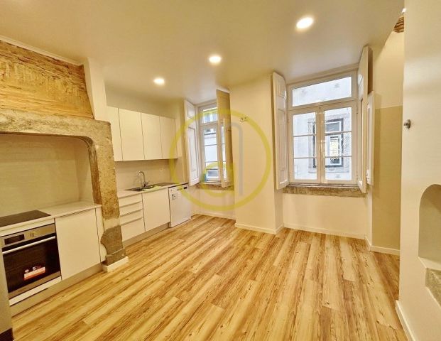 LISBON CENTER / BAIXA METRO apt. T1+1 renovated old-style - Photo 1