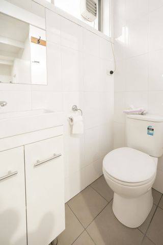 Charming 1-Bedroom Unit - Photo 4