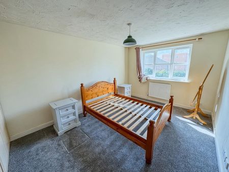 3 Bed Terraced House, Basevi Way, SE8 - Photo 2