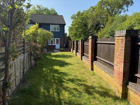 Wythemede, Foxley Fields, Binfield, RG42 - Photo 2