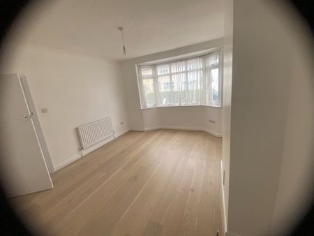 3 Bed End Terrace, Waite Davies Road, SE12 - Photo 4