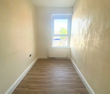 £1,050 PCM, Two Bedroom First Floor Flat in Penarth Road, Grangetow... - Photo 3