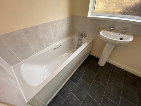 2 bedroom house to rent Plant Street, ST3 - Photo 4