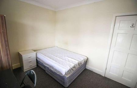 Bedroom Detached House In Winton, BH9 - Photo 4