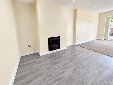 3 bedroom semi-detached house to rent - Photo 3