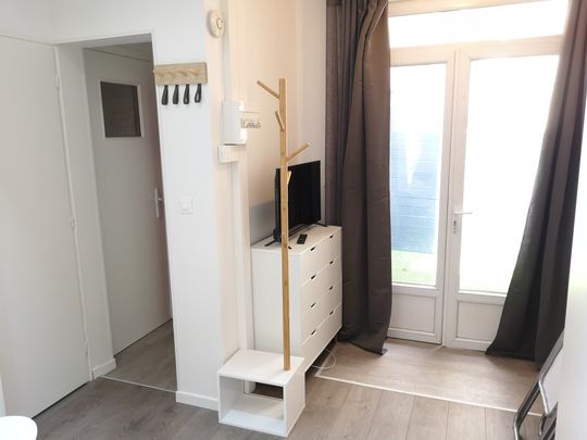 BEAU STUDIO MEUBLÉ AVEC COUR CENTRE VILLE AMIENS - Photo 1