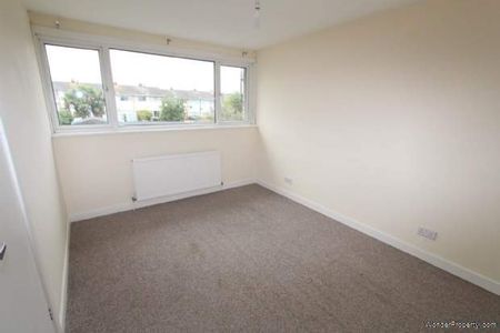 3 bedroom property to rent in Leigh On Sea - Photo 4