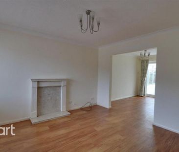 3 bedroom detached house to rent - Photo 2