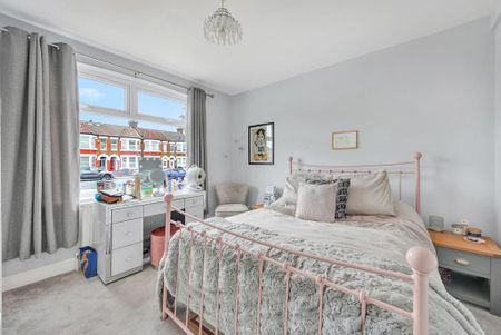 4 bedroom semi-detached bungalow to rent - Photo 5