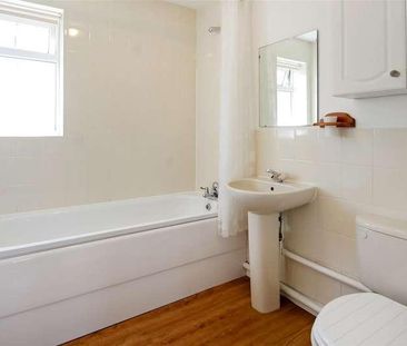 Tamar Way, Tangmere, PO20 - Photo 4