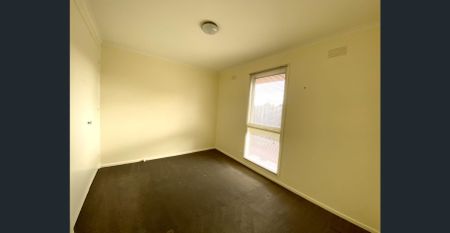 Neat & Tidy Two Bedroom Home in Quiet Breakwater Court - Photo 3
