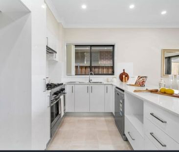 Near New 4 Bedroom House, Facing Slidey Park in Gables - Photo 6