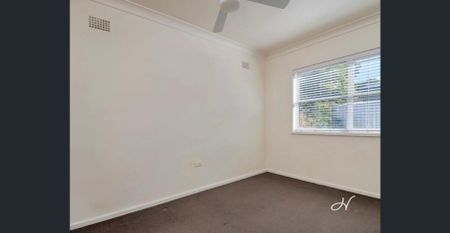 CONVENIENT HOME WITH EASY ACCESS TO NEWCASTLE UNIVERSITY - Photo 2