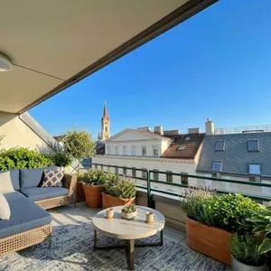 1030! Schöne 3-Zimmer DG-Maisonette mit Terrasse und 2 Bädern ab Oktober 26 - ERSTBEZUG NACH SANIERUNG! - Photo 1