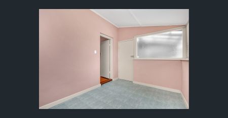 Bright & Spacious Family Home - Photo 2