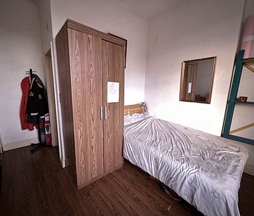 Room in a Shared House, Stockport Road, M12 - Photo 5