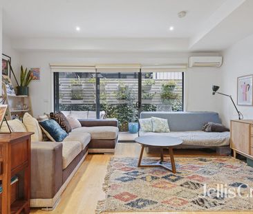 Double Storey Living in Prime Elsternwick Locale - Photo 1