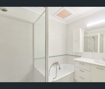 TOWNHOUSE LOCATED IN THE POPULAR "KIRRA SHORES" - Photo 6