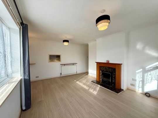 4 bedroom chalet to rent - Photo 1