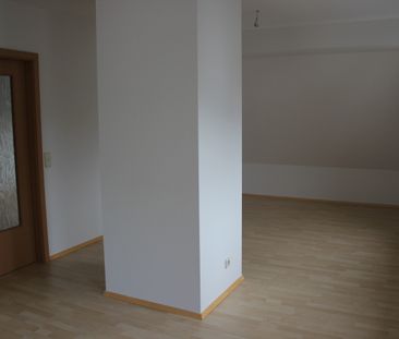 Dachgeschosswohnung in traumhafter Wohnlage in Chemnitz Siegmar - Photo 2