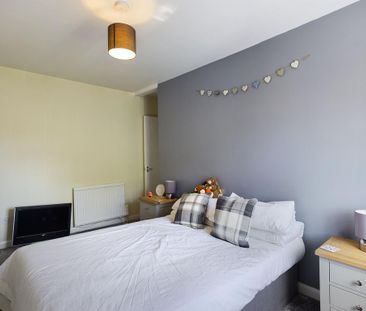 2 bedroom end of terrace house to rent - Photo 5