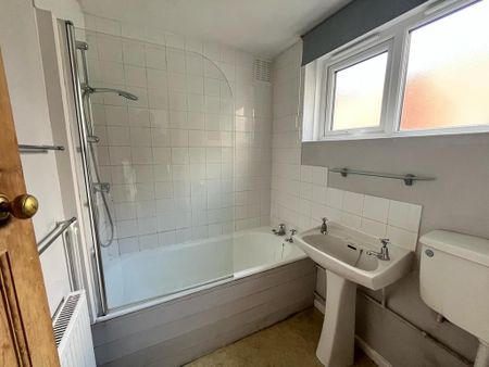 2 bedroom terraced house to rent - Photo 4