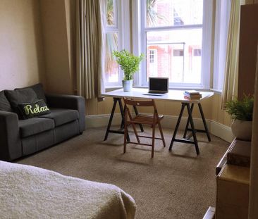 6 bedroom terraced house to rent - Photo 3