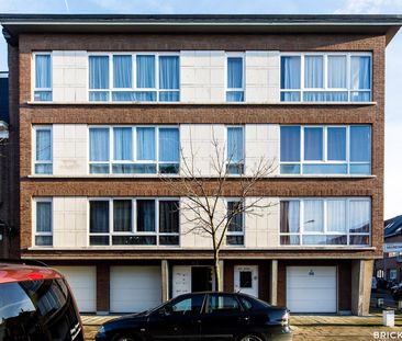 Vernieuwd appartement met terras - Photo 2