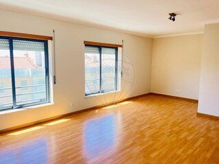 Apartment 3 bedrooms in good condition Alfragide Amadora for rent - double glazing, kitchen, garage - Photo 3
