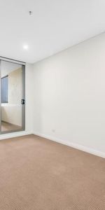 Spacious dual key apartment for lease. Walking to Granville Station - Photo 4