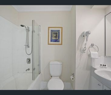 Furnished, pool, gym and an unbeatable location! - Photo 5