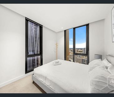 Furnished One-Bedroom Apartment in the Iconic Empire Building - Photo 6