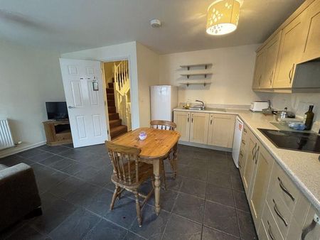 1 bedroom in a house share to rent - Photo 4