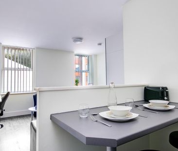 1 bedroom in a flat share to rent - Photo 6