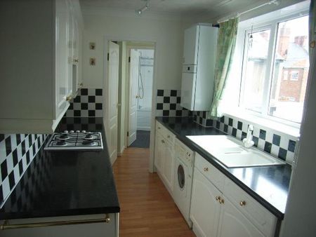 3 bedroom flat to rent - Photo 3