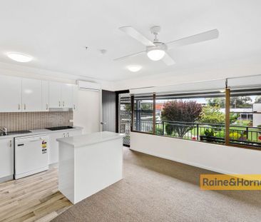 ATTENTION OVER 65'S - 1 BEDROOM UNIT IN PENINSULA VILLAGE - Photo 5