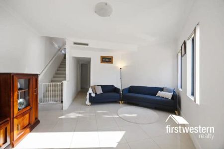 “Spacious 3x2 Family Home in Joondalup” - Photo 2