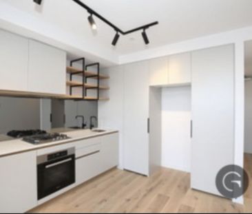 Spacious Apartment In Stunning Location - Photo 1